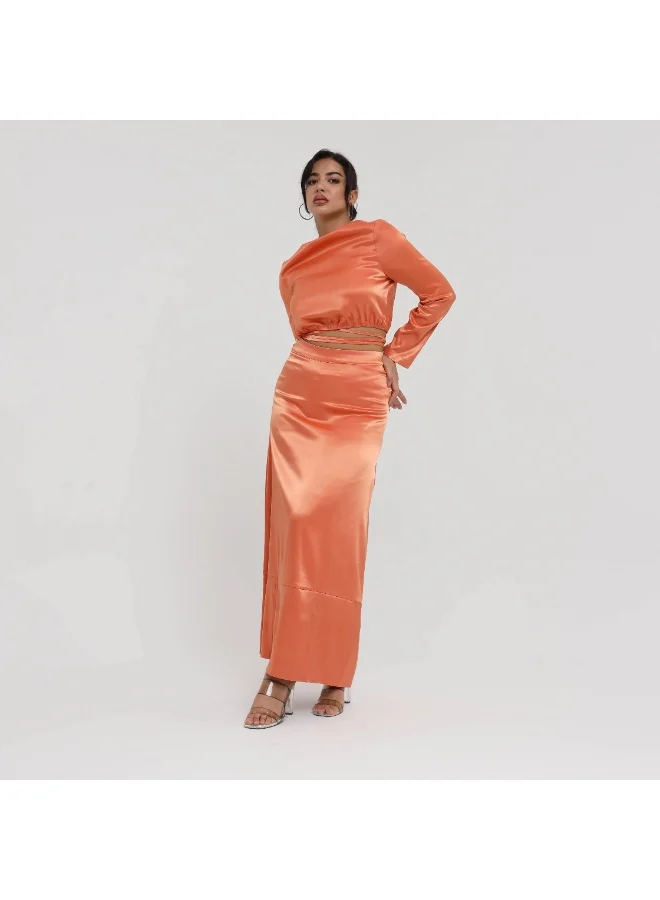 توترندس تنورة ساتان سادة بأزرار جانبية